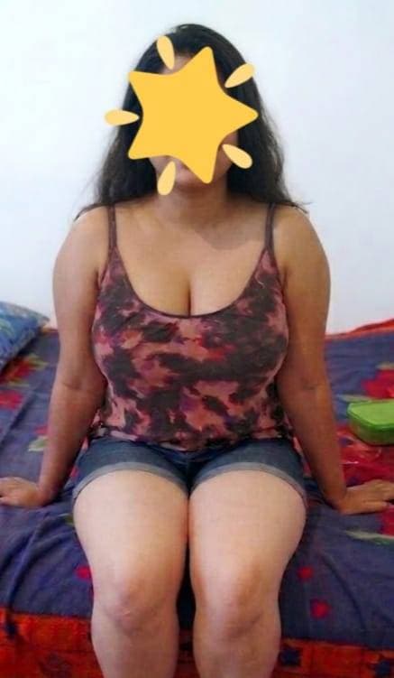 தமிழ்  girl ( tamil ) Live cam show  , இந்த உடையில் சேவை தரப்படும் 💯 %