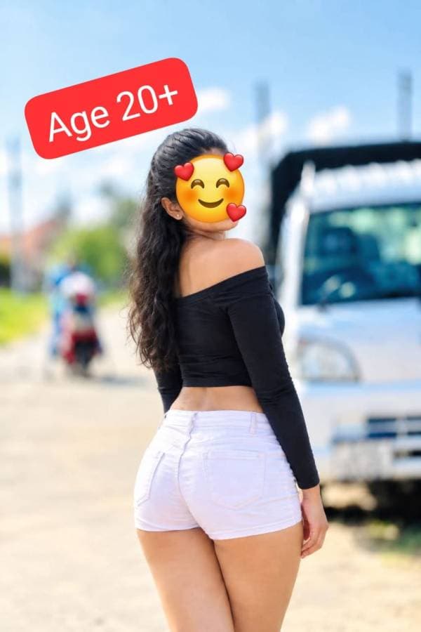 අලුතෙන් ජාඇලට බැහැපු අලුත් එක 20 Old Beautiful Young Girl Full Service ❤️👑😍