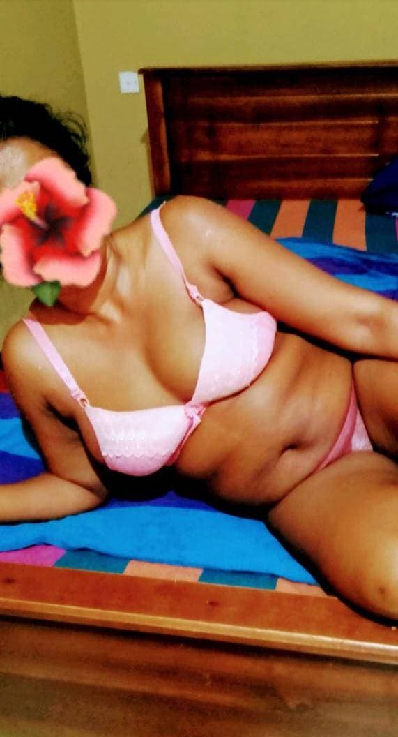 Real Photo ✅Real Girl ✅ Beautiful Girl Cam Show And Couple Can Show Available 👑🥀❤️