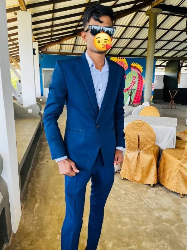 Handsome හැඩිදැඩි කොල්ලෙක් එක්ක ලස්සන ආදර කතාවක් ගෙනියන්න කැමති ද ?